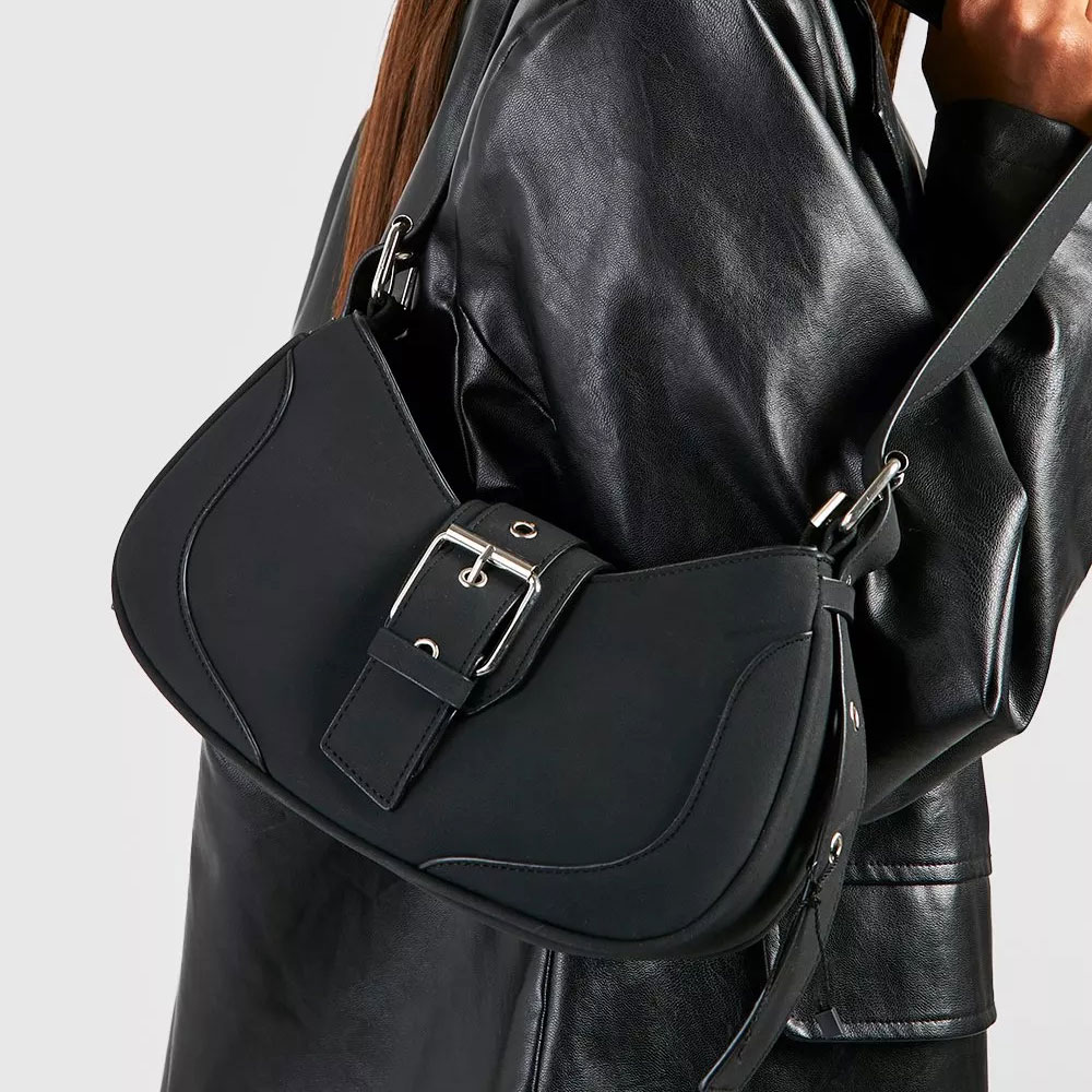 What’s the difference between handbag and shoulder bag?